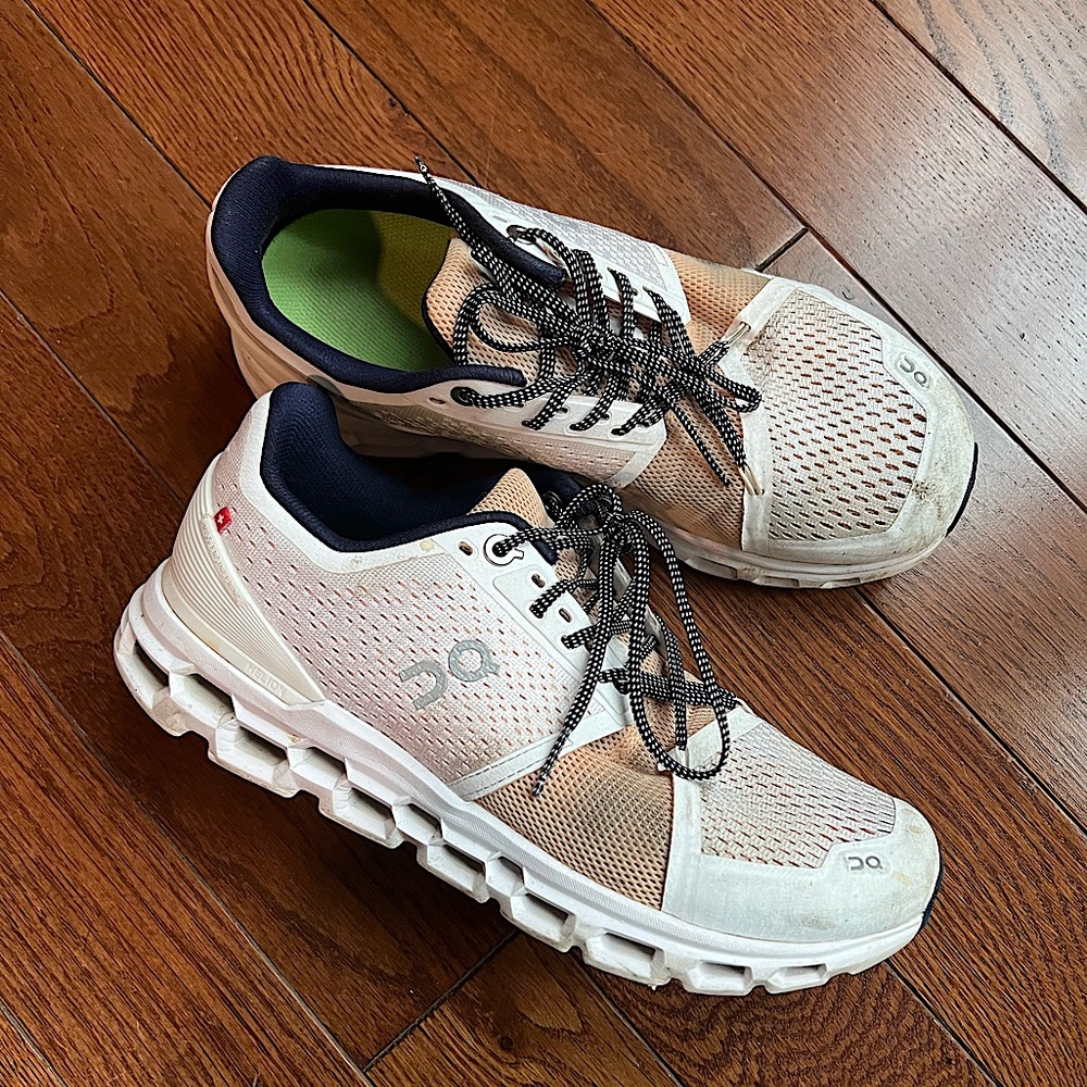 On Running Cloud Sneakers Sz 8